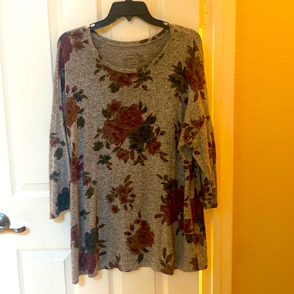 Super soft torrid grey flora sweater 3/4 sleeve size 2